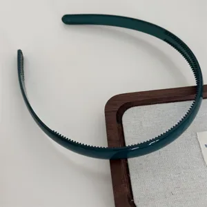 Dark green plastic headband with teeth for women, stylish hair hoop for daily wear and washing.