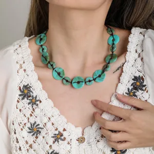 Handmade bohemian turquoise round bead necklace for women, vintage ethnic short clavicle chain.