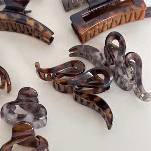 Lot de pinces à cheveux écaille de tortue, pinces élégantes marron pour femmes.