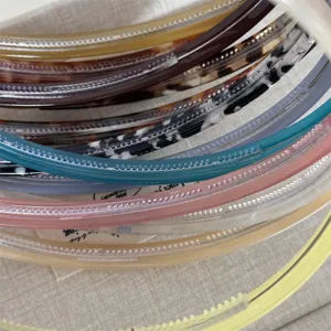 Colorful anti-slip tooth headbands set, translucent acetate hair hoops for daily styling.