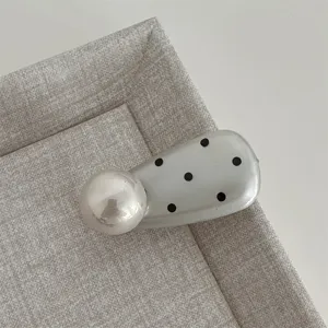 Cute pearl polka dot duckbill hair clip, sweet style oval side hairpin for women and girls.