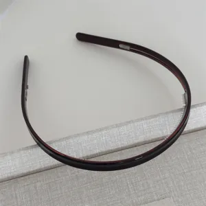 Close-up view of a dark brown anti-slip toothed headband detail showing clean texture.