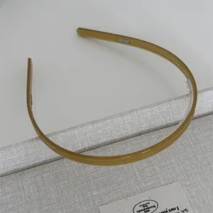Minimalist brown acetate hairband with teeth anti-slip hair accessory for elegant women daily.