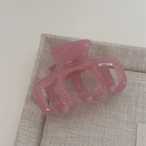 Pince à cheveux en acétate translucide rose taille moyenne style gelée accessoire design élégant
