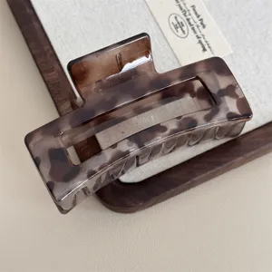 Pince à cheveux marron écaille de tortue, élégante pince griffe style Maillard pour femmes coiffure.