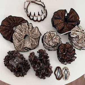 Leopardenmuster Stoff Haarschmuck Set mit Haargummis Haarreifen und Haarklammern für Damen