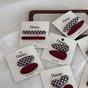 Set van Koreaanse retro rood geruite haarspelden en leuke haaraccessoires voor vrouwen