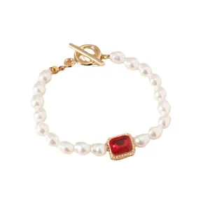 Collana di perle barocche vintage con ciondolo di cristallo rosso, elegante gioiello.