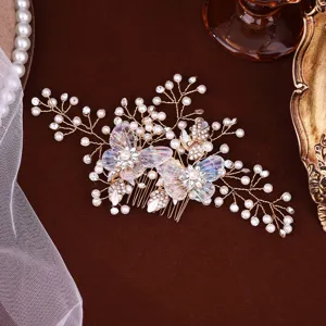 Peigne à cheveux de mariée avec perles et papillons iridescents, accessoires de coiffure.
