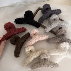 Large Plush Hair Claw Clip Winter Soft Faux Shearling Shark Clip Cute Fluffy Hair Accessories For Women Girls Hair Styling