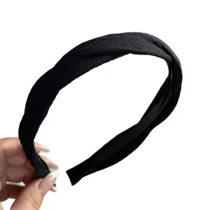 Zwarte satinen twist haarband voor vrouwen, elegante haarhoepel voor dagelijks gebruik en wassen.