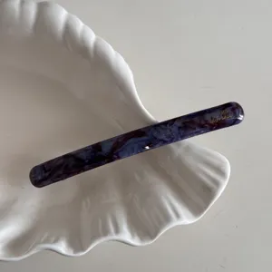 Élégante pince à cheveux en acétate violet marbré barrette fine pour coiffure quotidienne