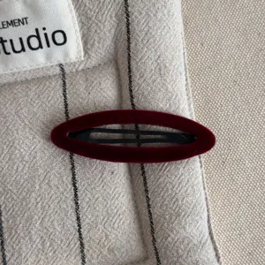 Vintage burgundy velvet hair clip for women, elegant side snap hairpin, retro bangs styling tool.