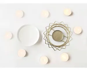 Goldener Eisen Aromatherapie Kerzenhalter und Keramikschale Detailansicht für die Heimdekoration.