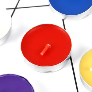 Bougies chauffe-plat colorées en tasses d'aluminium, parfumées et sans fumée pour la décoration.