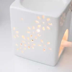 Brûleur d'huiles essentielles en céramique blanche lampe d'aromathérapie creuse déco