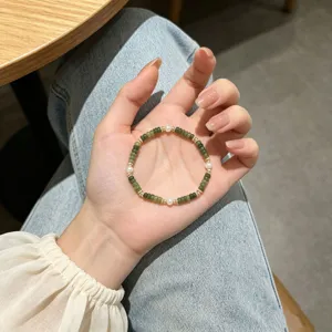 Bracciale con perline di pietra verde per donne, dolce gioiello da polso impilabile grazioso.