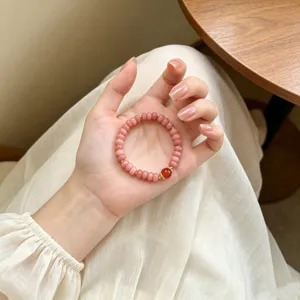 Bracelet en perles abaque de quartz rose doux avec perle centrale rouge et accents dorés
