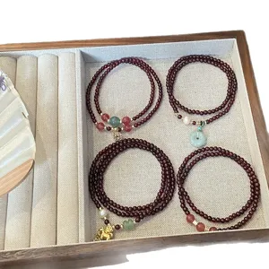 Neues chinesisches Vintage Granat Edelstein doppeltes Armband mit zarter Friedensschnalle Anhänger.