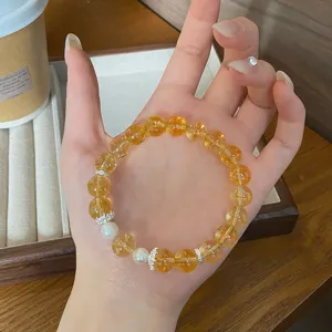 Bracelet en cristal jaune élégant avec des perles, design délicat pour usage quotidien.
