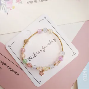 Joli bracelet de perles en cristal craquelé coloré avec un charmant pendentif étoile pour femme.