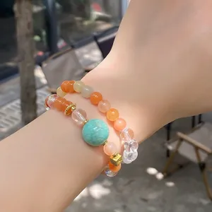 Detailansicht eines doppelten Edelstein Armbands aus Naturkristall mit feiner Verarbeitung.