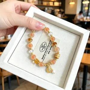 Elegante oranje agaat kristal kralen armband met parel hanger en kleine jade gesp hanger.