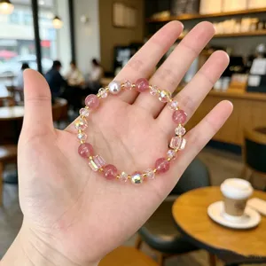 Bracelet de perles en cristal rose et agate vue de détail, charmant bijou en pierre pour femmes.