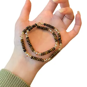 Bracelet multi-couches perles oeil de tigre retro pour femme, bijou vintage elegant.