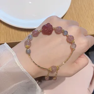 Erdbeerquarz und grauer Mondstein Perlenarmband mit süßem Bär Anhänger für Damen Schmuck.