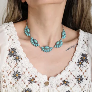 Collar de gargantilla turquesa retro bohemio para mujer, joyería vintage de plata geométrica.