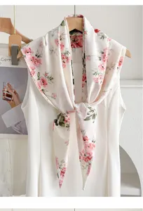 Elegante foulard triangolare floreale da donna, sciarpa leggera per primavera e autunno.