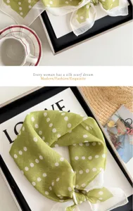 Foulard carré à pois en coton et lin vert, élégant tour de cou pour femmes au printemps.
