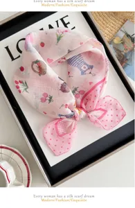 Petit carré de soie en coton rose impression mignonne dessin animé foulard bandeau chic