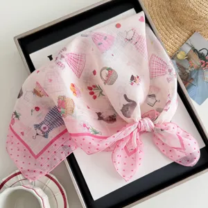 Petit foulard carre en coton et lin rose 55cm joli foulard de cou elegant pour femme ete
