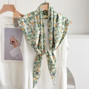 Sciarpa triangolare a fiori verdi da donna, elegante foulard leggero primaverile e piccolo scialle.
