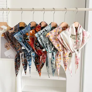 Donna foulard triangolare floreale piccolo scialle fazcollo elegante primavera autunno collo wrap