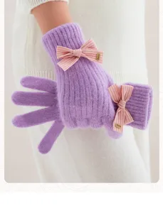 Gants d'hiver tricotés violet avec de jolis nœuds roses, gants chauds à cinq doigts.