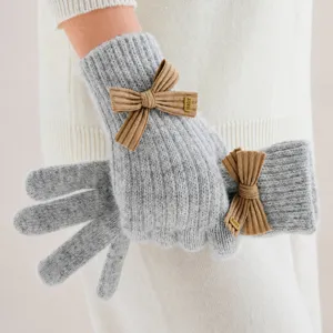 Gants tricotés gris chaud d'hiver pour femmes avec nœud marron, gants à cinq doigts doux.