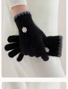 Gants d'hiver douillets en peluche pour femmes, gants chauds en tricot doublés de polaire.