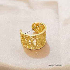 Retro Vietnam Sandgold hohle geschnitzte Blatt offene Ring elegante Hochzeit Schmuck.
