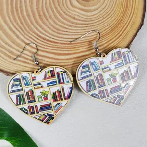 Creatieve hartvormige boekenplank houten oorbellen, schattige leraar cadeaus sieraden.