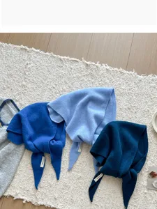 Zachte wollen driehoekssjaal, effen gebreide nekverwarmer voor dames, gezellige winterhoofddoek.