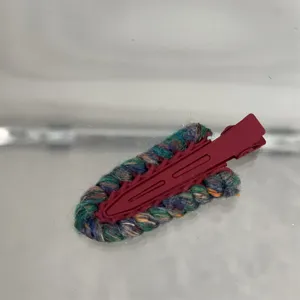 Detail view of a stylish color-contrast wool woven duckbill hair clip, perfect for daily styling.