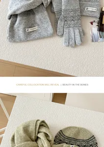 Conjunto de invierno acogedor con gorro cálido, bufanda y guantes suaves para el frío.