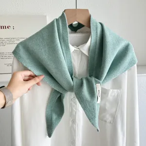 Grünes Strick Dreiecktuch Schal vielseitig Herbst Winter elegante Damen Mode Accessoire