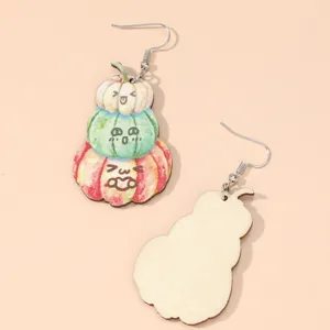 Jolis boucles d'oreilles en bois citrouille d'automne design dessin animé empilé pour femmes.