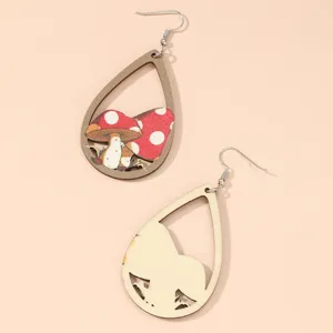 Jolies boucles d'oreilles pendantes en bois de champignon d'automne, design creux unique.