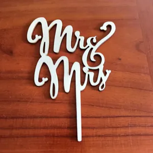 Wooden Mr Mrs cake topper detail close-up showing fine craftsmanship and rustic wedding decors.