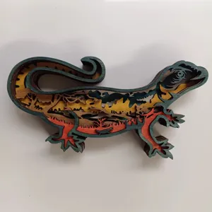 Lézard en bois ornement de bureau creux 3D, artisanat sculpté multicouche créatif pour déco.